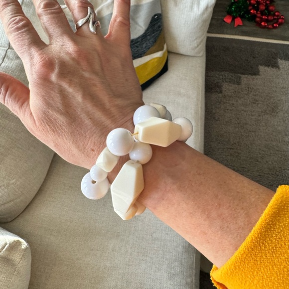 Subversive Large Lucite Beaded Stretch Bracelet - Picture 7 of 14